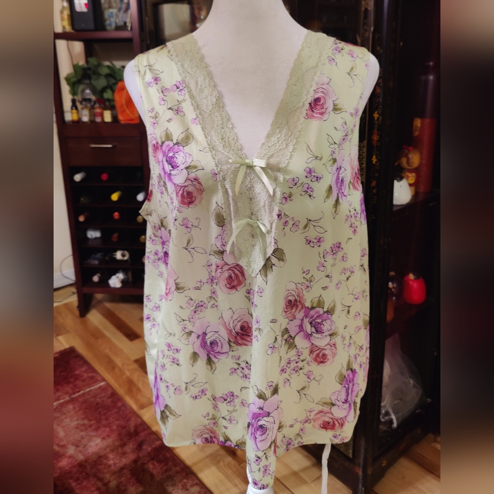 Floral Lace Trimmed Tank Top